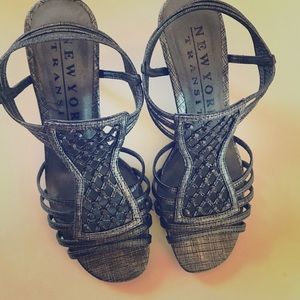 Sandals with heels; silver